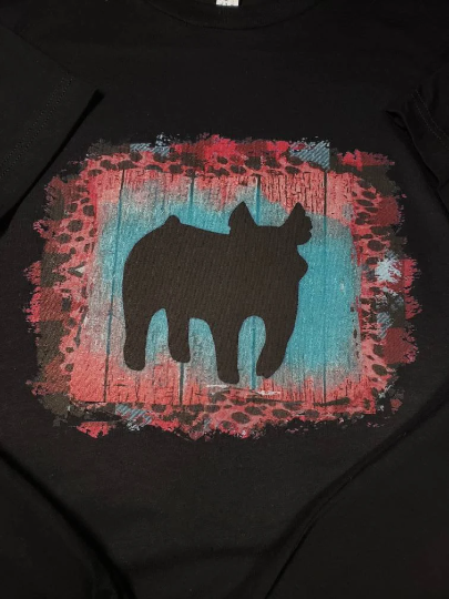 Show Pig Pink Leopard Back Ground Showing T-Shirt